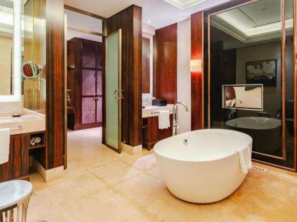 Eadry Royal Garden Hotel Haikou Haikou  Dış mekan fotoğraf